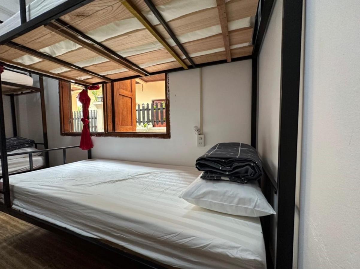 Aurora Backpackers Hostel Luang Prabang Exteriör bild