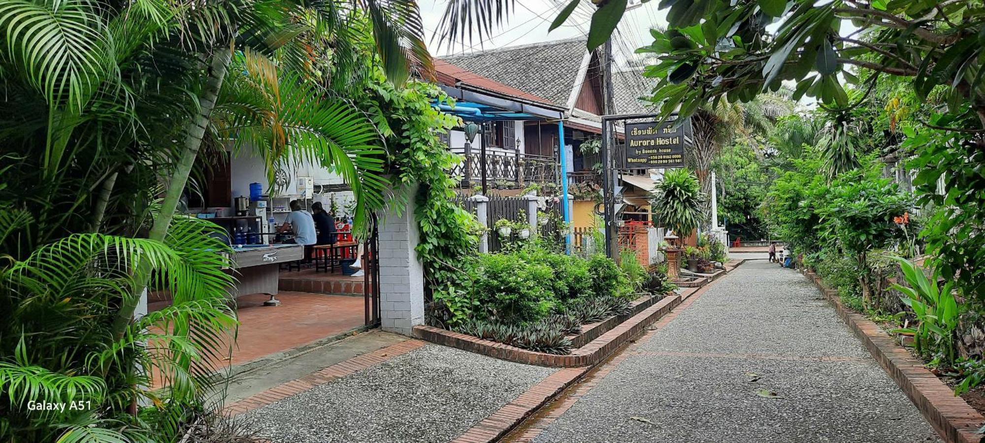 Aurora Backpackers Hostel Luang Prabang Exteriör bild