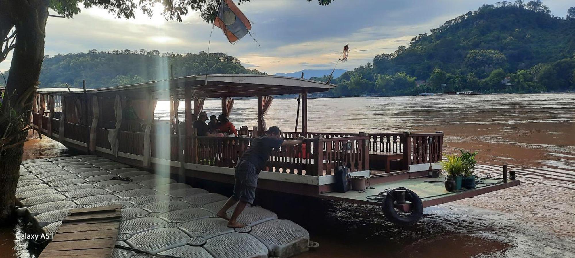Aurora Backpackers Hostel Luang Prabang Exteriör bild